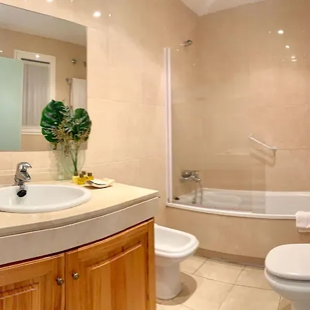 Beach, Parking, Wifi For 5 People!!