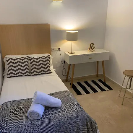 Beach, Parking, Wifi For 5 People!! * Fuengirola