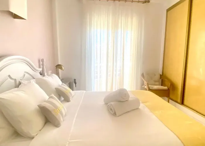 Beach, Parking, Wifi For 5 People!! Apartment *