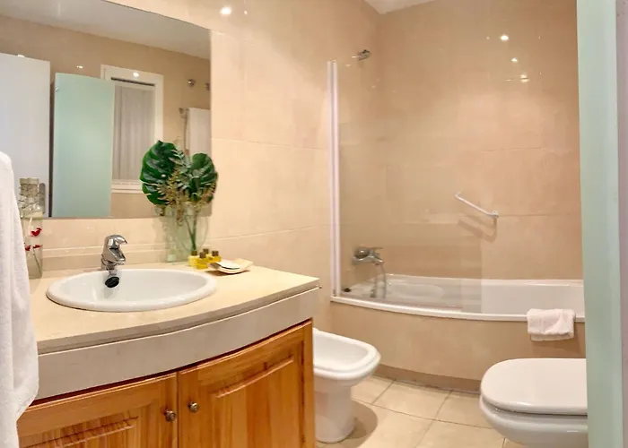 Beach, Parking, Wifi For 5 People!!