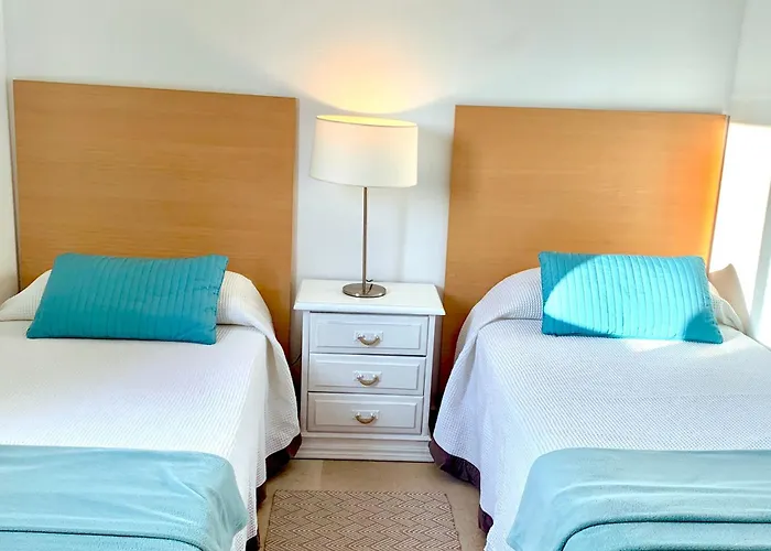 Beach, Parking, Wifi For 5 People!! *