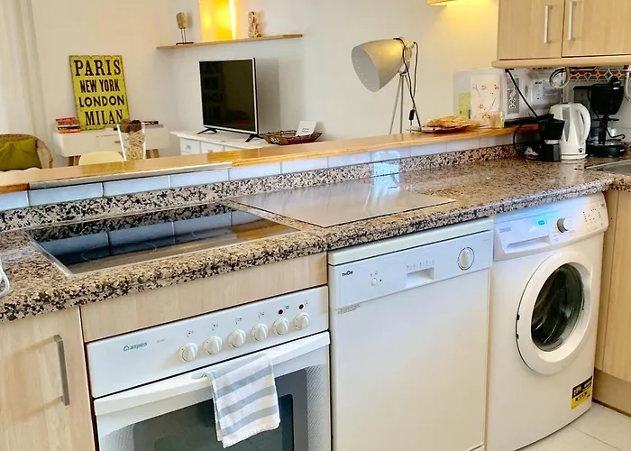 Beach, Parking, Wifi For 5 People!!