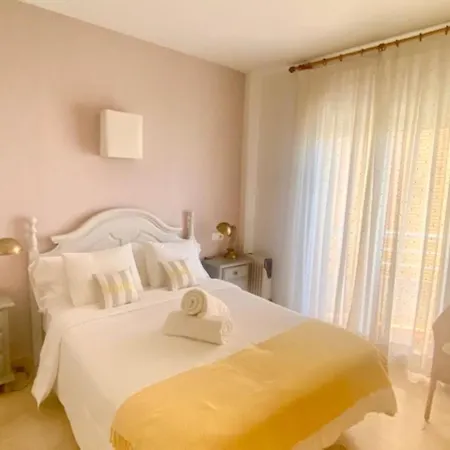 Beach, Parking, Wifi For 5 People!! *