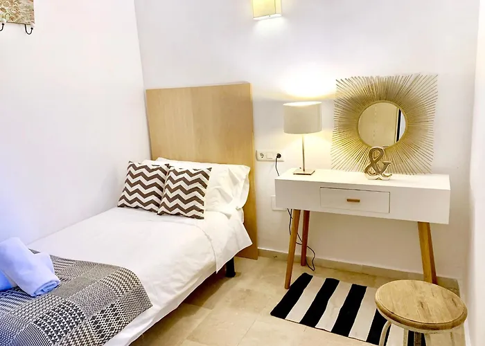 Beach, Parking, Wifi For 5 People!! *