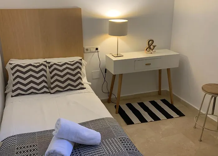 Beach, Parking, Wifi For 5 People!! * Fuengirola